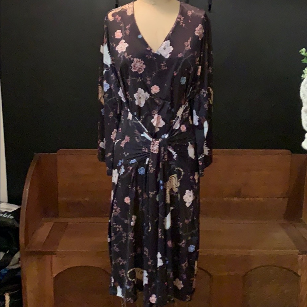 Beautiful kimono style silky v-neck midi dress